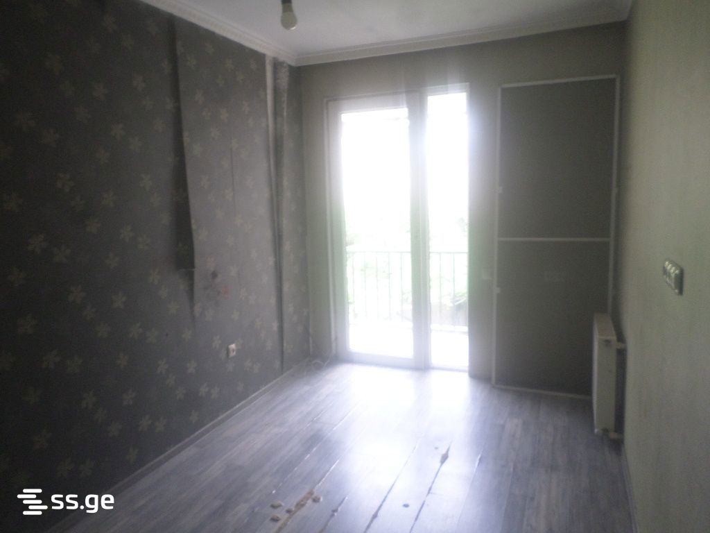 3 Room Private House For Sale view 5