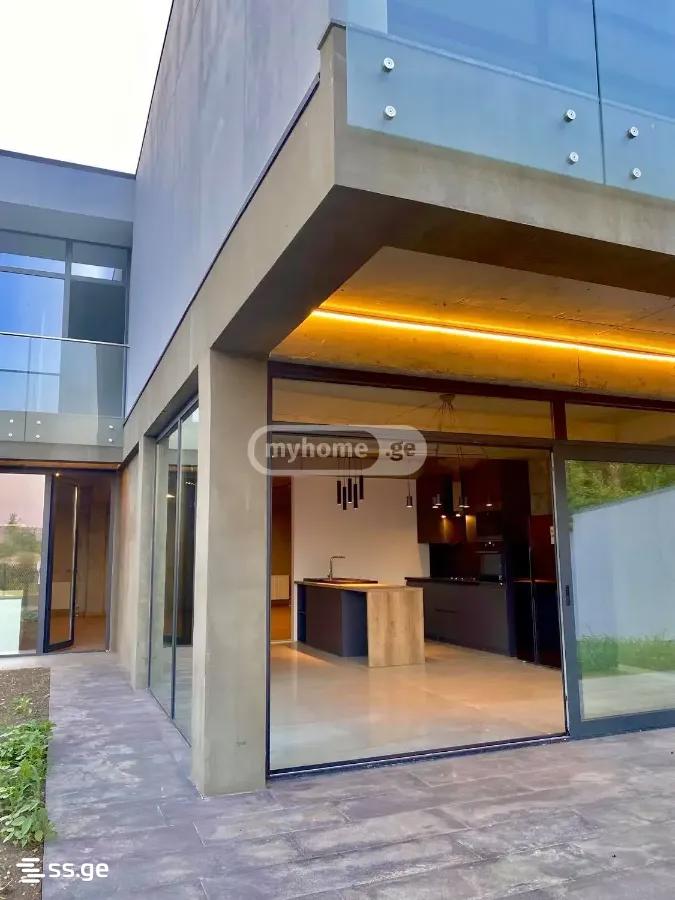8 Room Private House For Sale view 1