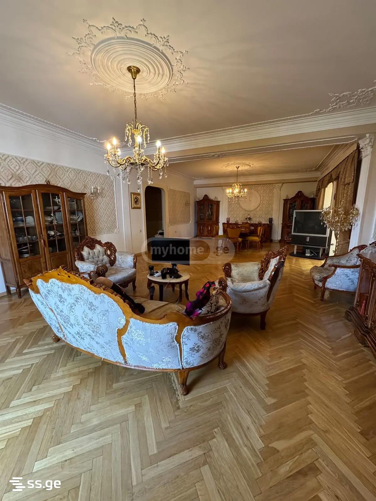 5 Room Flat For Sale view 2