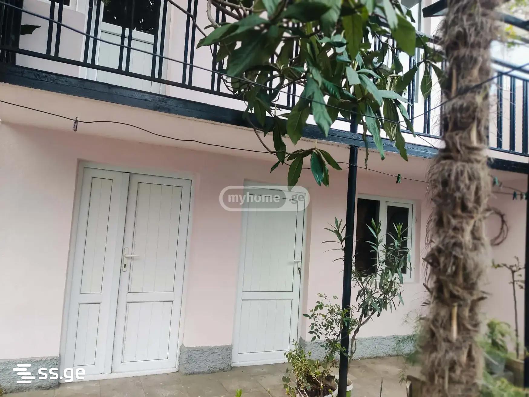8 Room Private House For Sale view 11