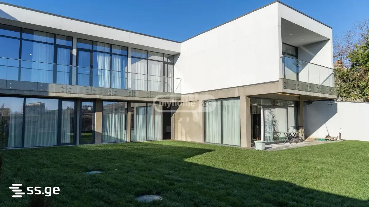 8 Room Private House For Sale view 2