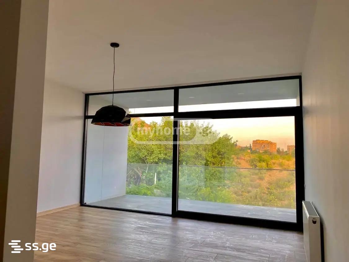 8 Room Private House For Sale view 4