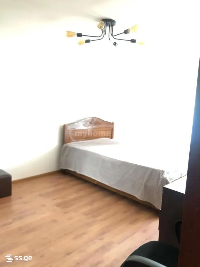 8 Room Private House For Sale view 4