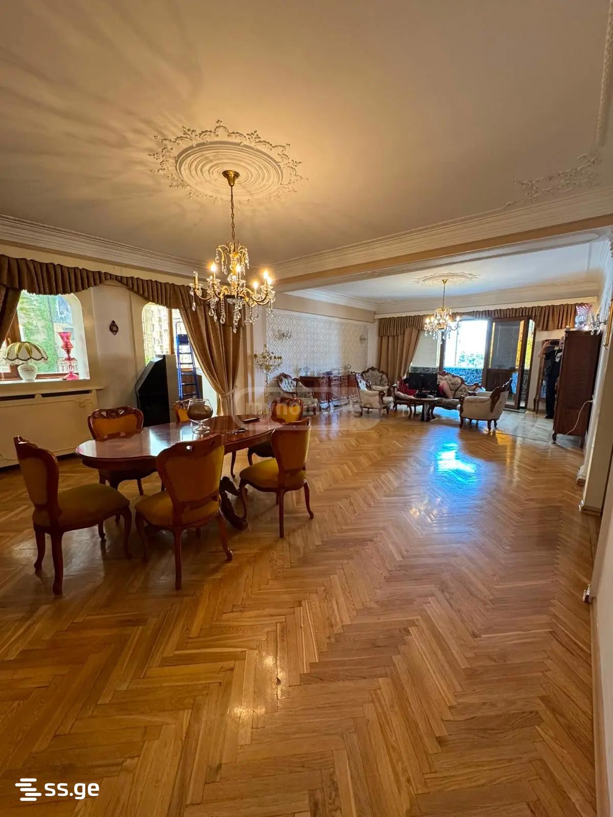 5 Room Flat For Sale view 1