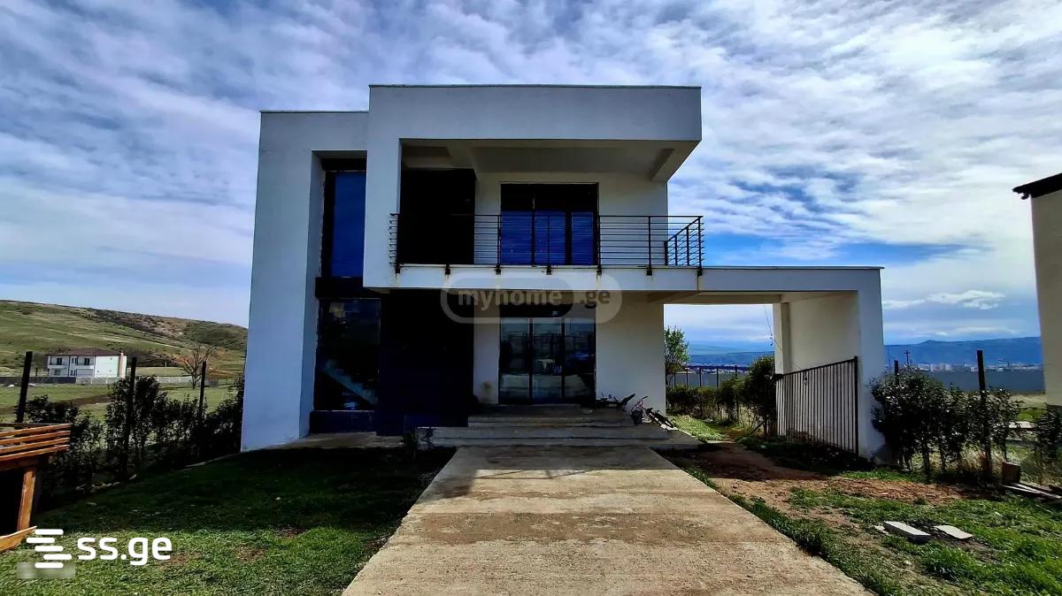 5 Room Private House For Sale view 1