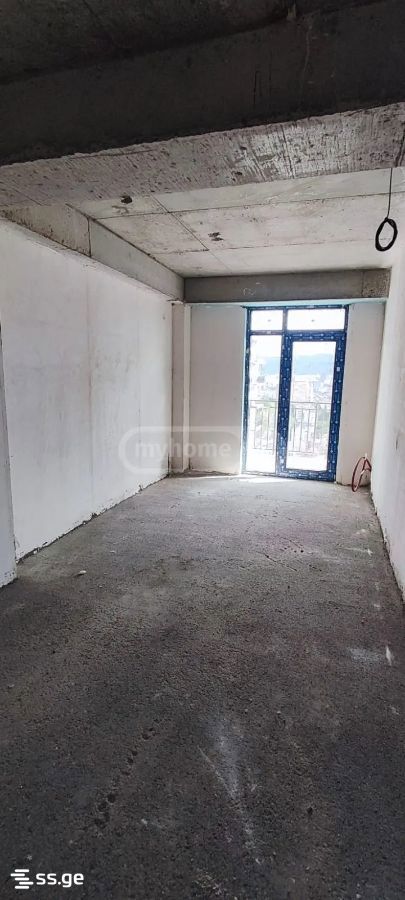3 Room Flat For Sale view 1