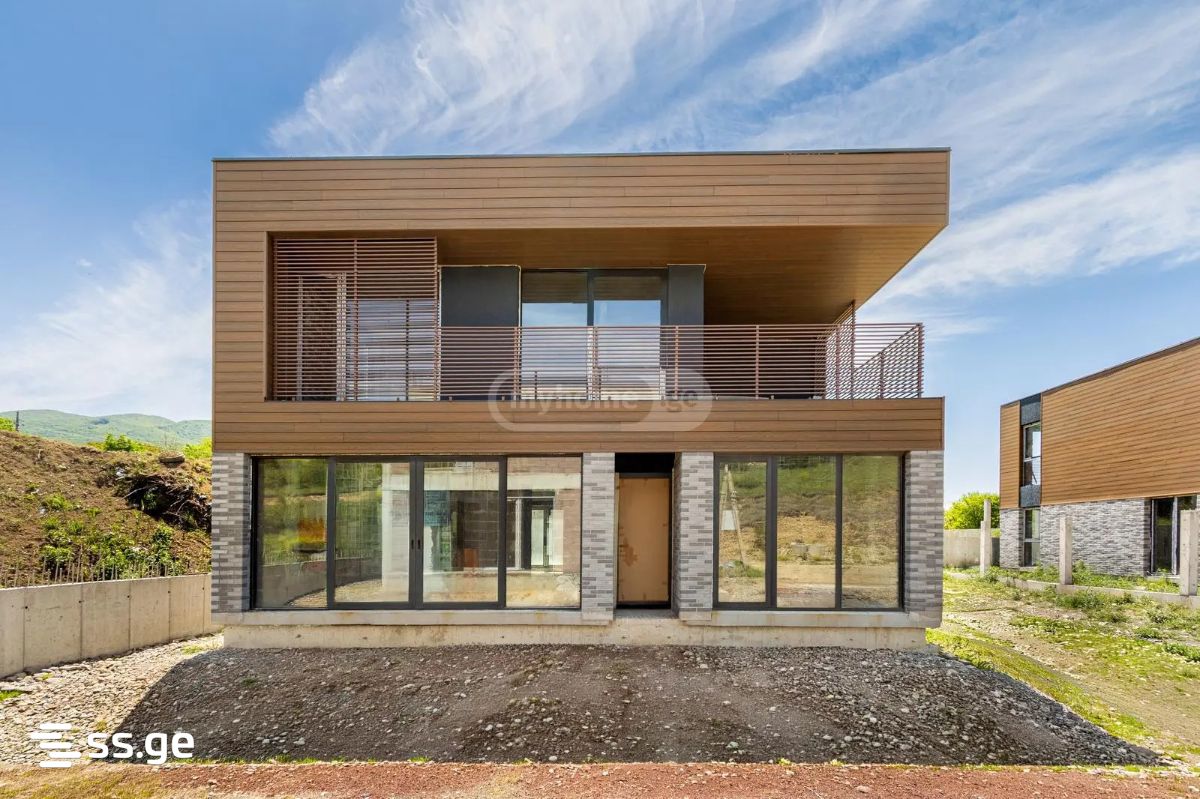 8 Room Private House For Sale view 7
