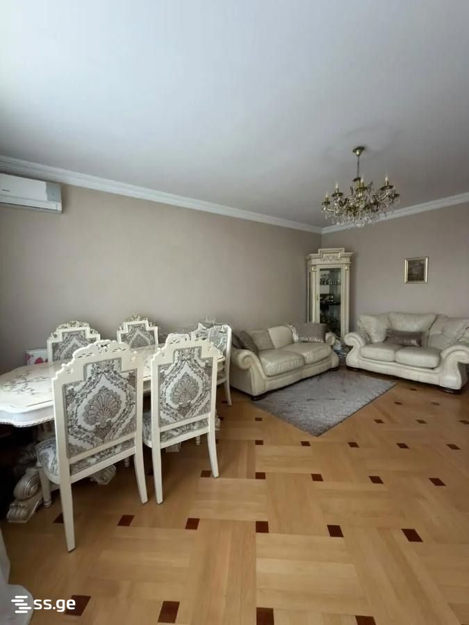 6 Room Private House For Sale view 4
