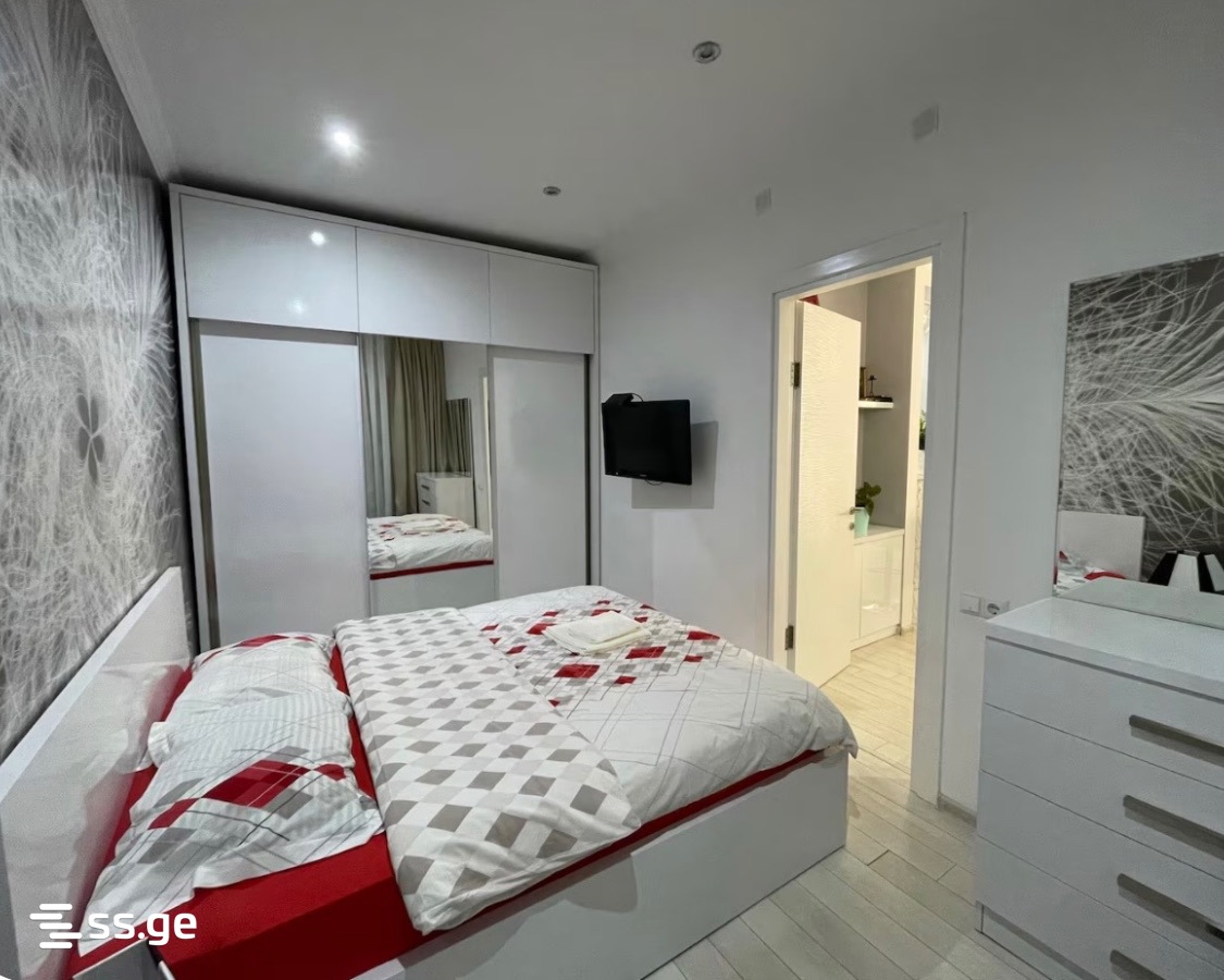 2 room Flat Daily rent. Batumi - Fler