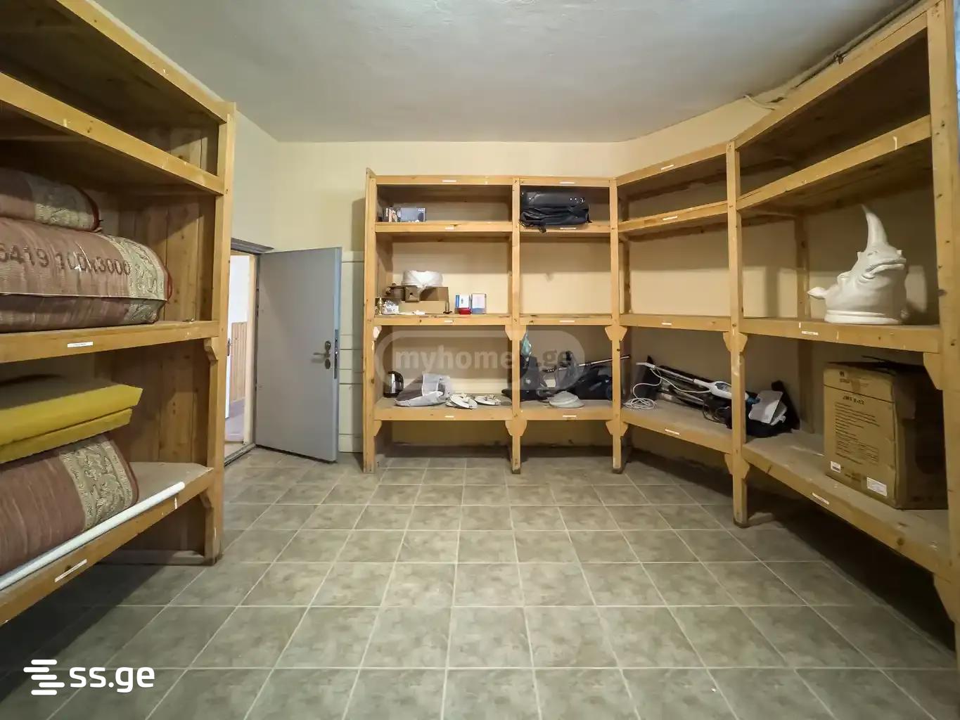 8 Room Private House For Sale view 7