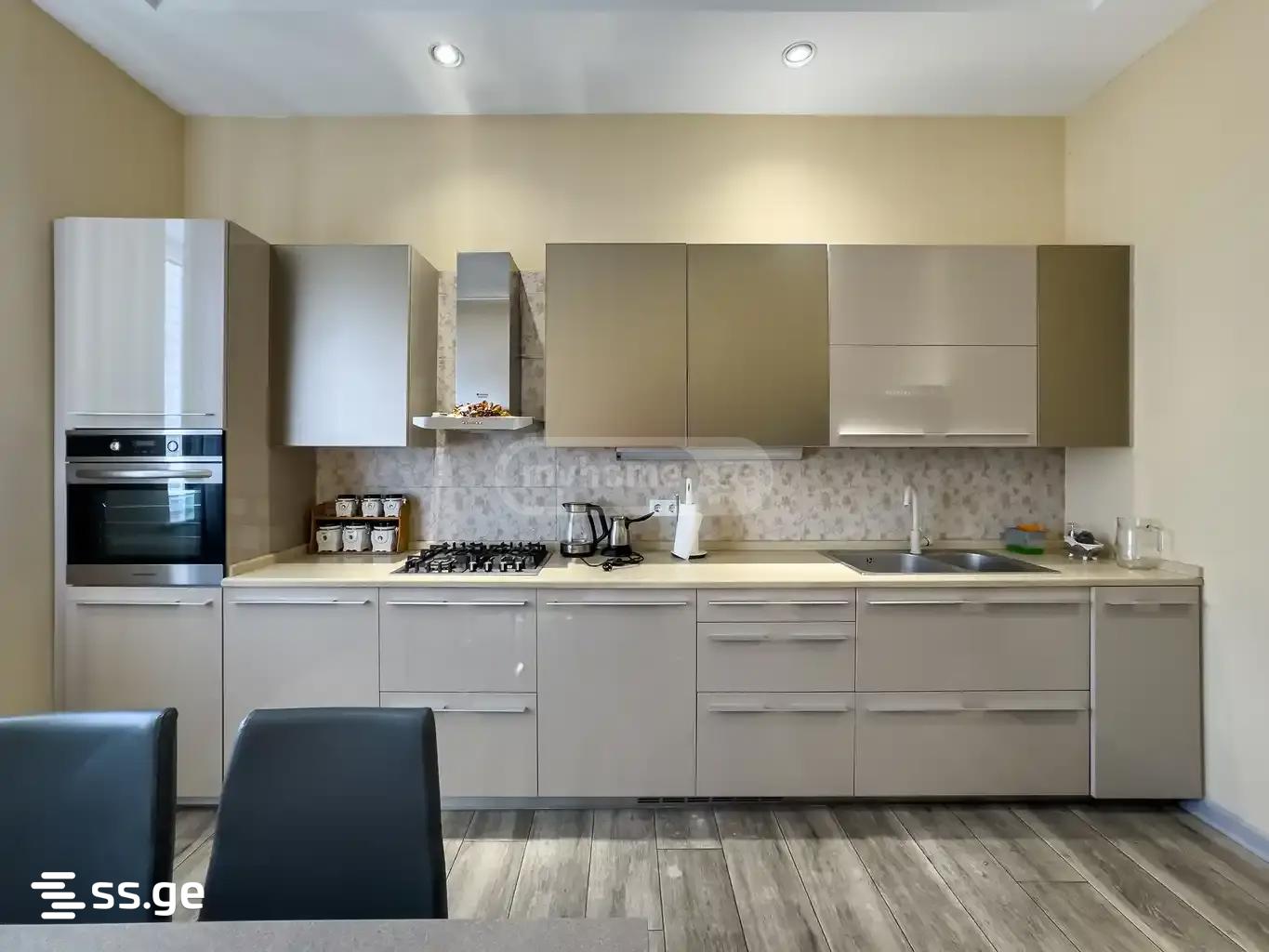 8 Room Private House For Sale view 2