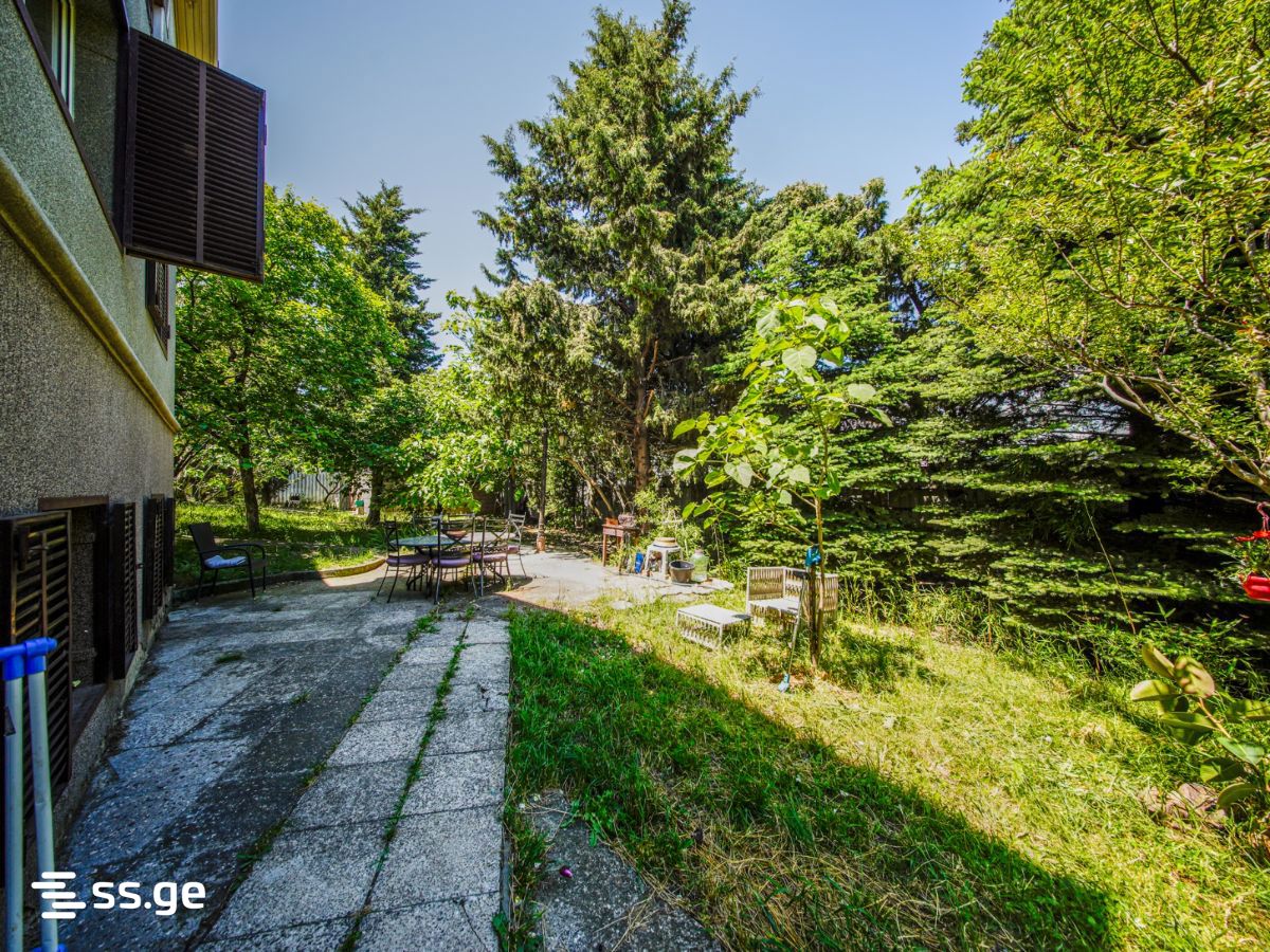 7 Room Private House For Sale view 16
