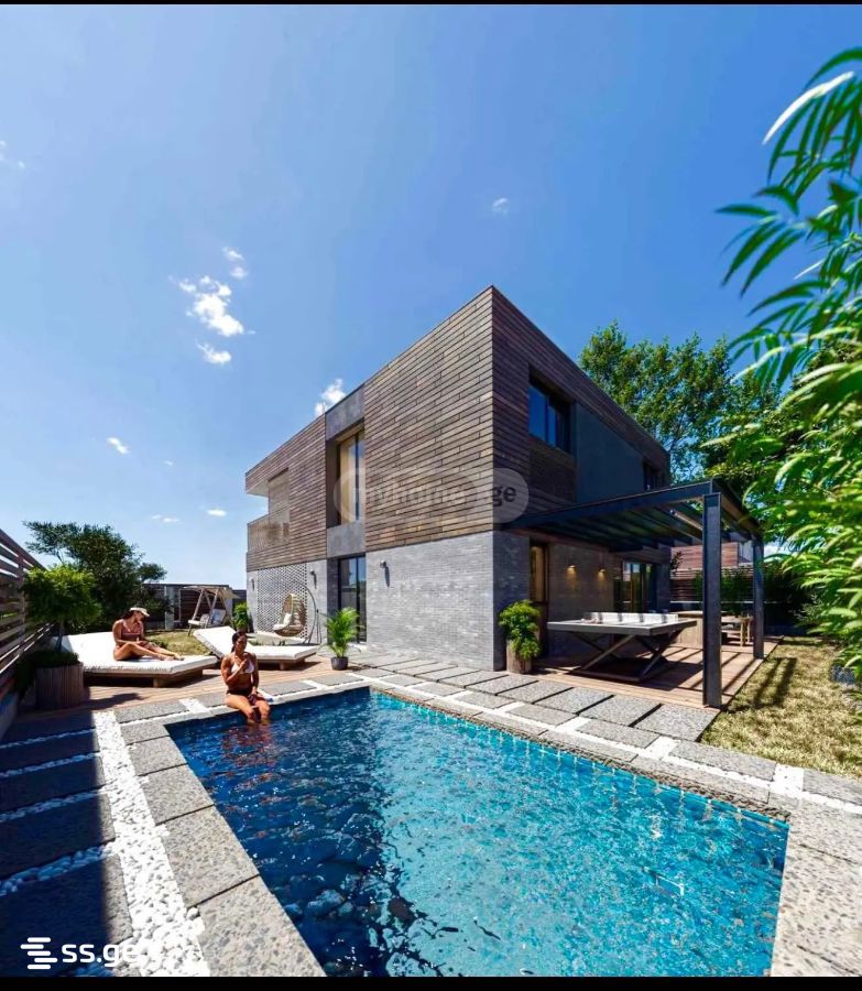8 Room Private House For Sale view 2