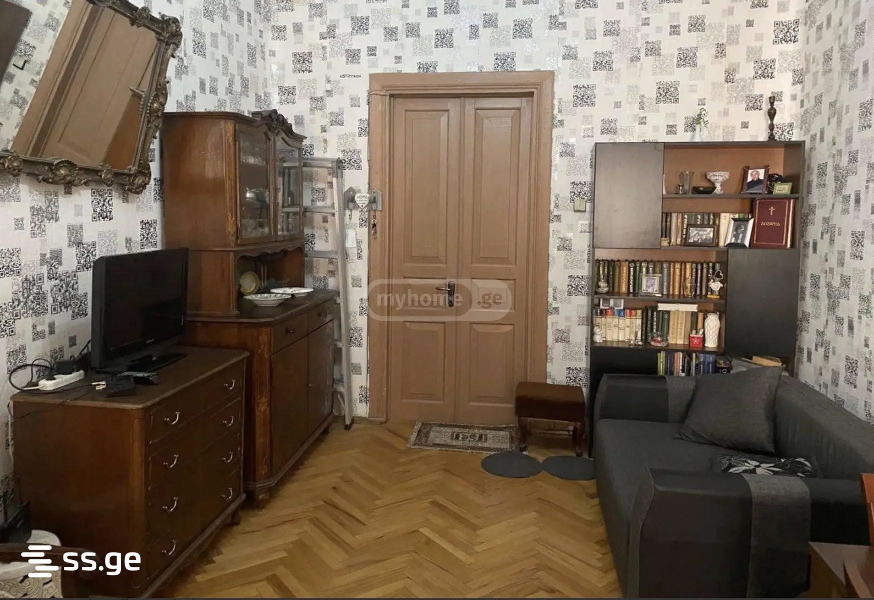 7 Room Flat For Sale view 3
