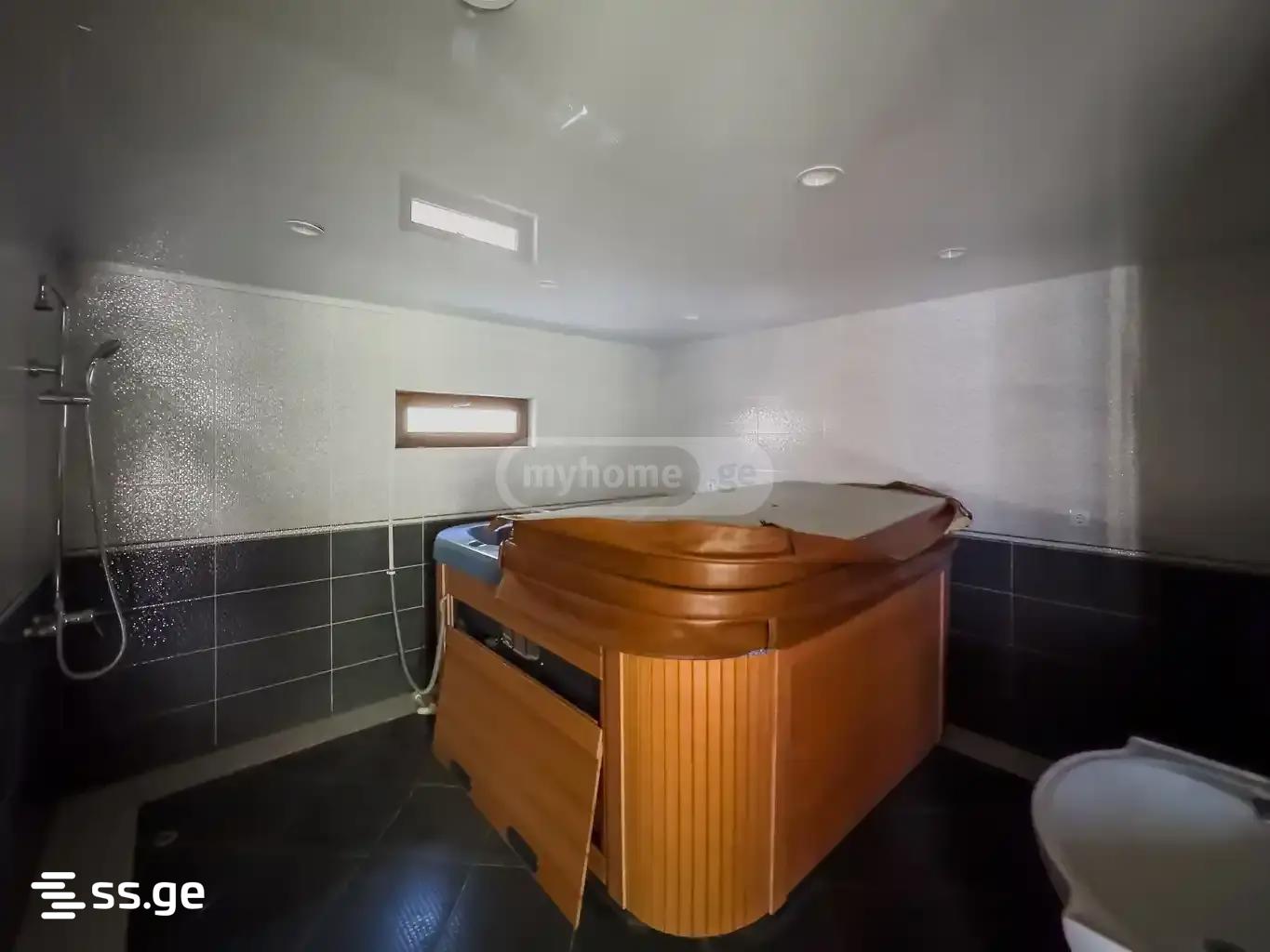 8 Room Private House For Sale view 12