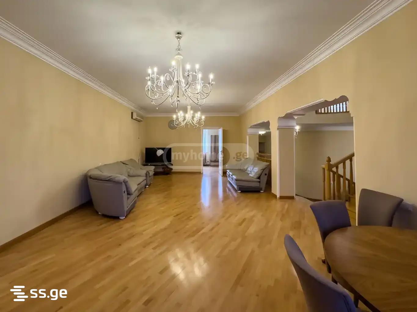 8 Room Private House For Sale view 5