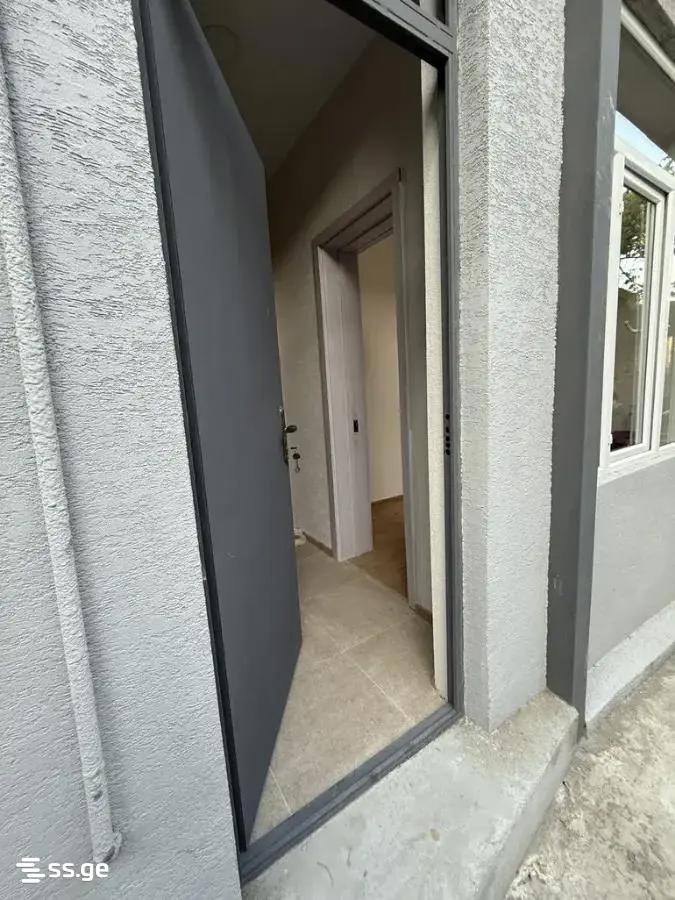8 Room Private House For Sale view 12