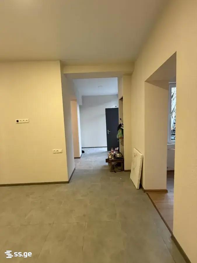 8 Room Private House For Sale view 3