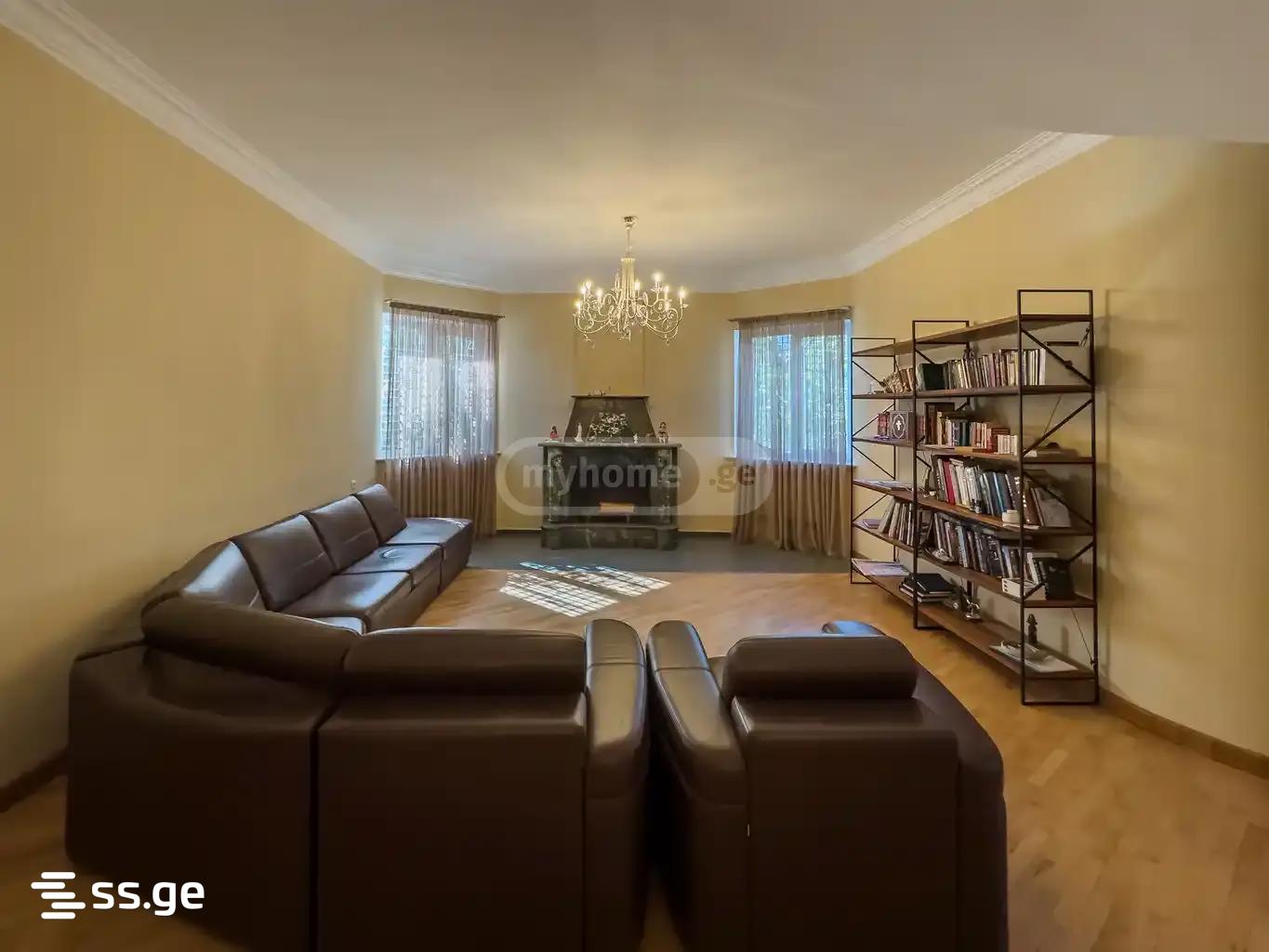 8 Room Private House For Sale view 13