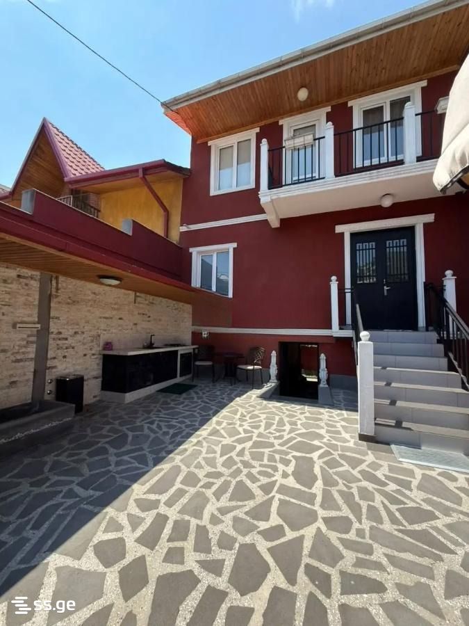 6 Room Private House For Sale view 2