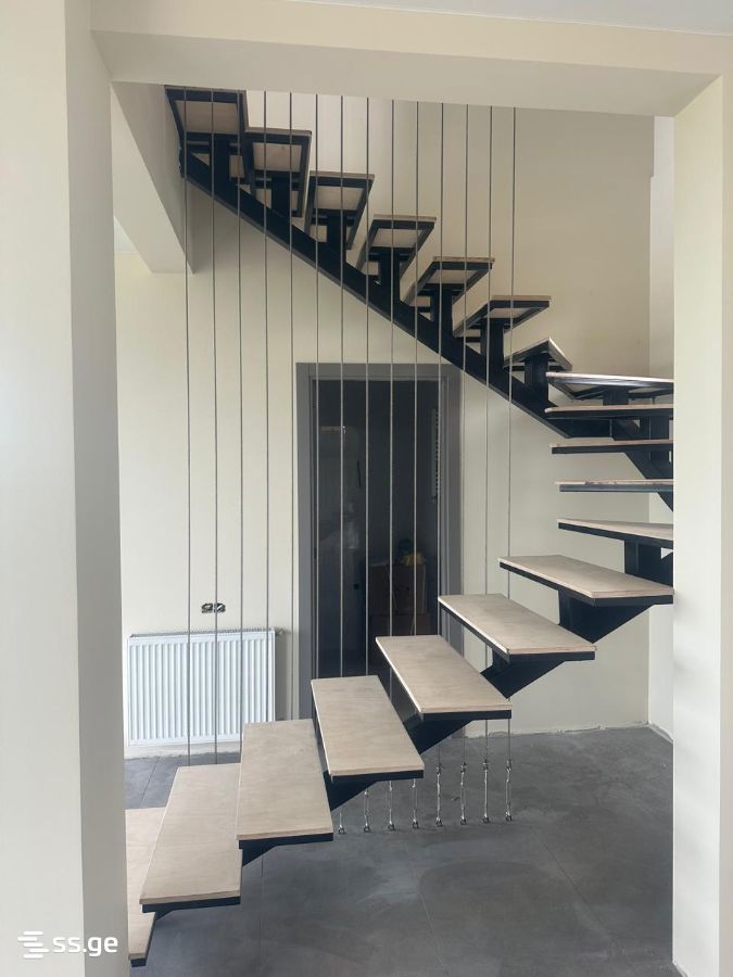 6 Room Private House For Sale view 3
