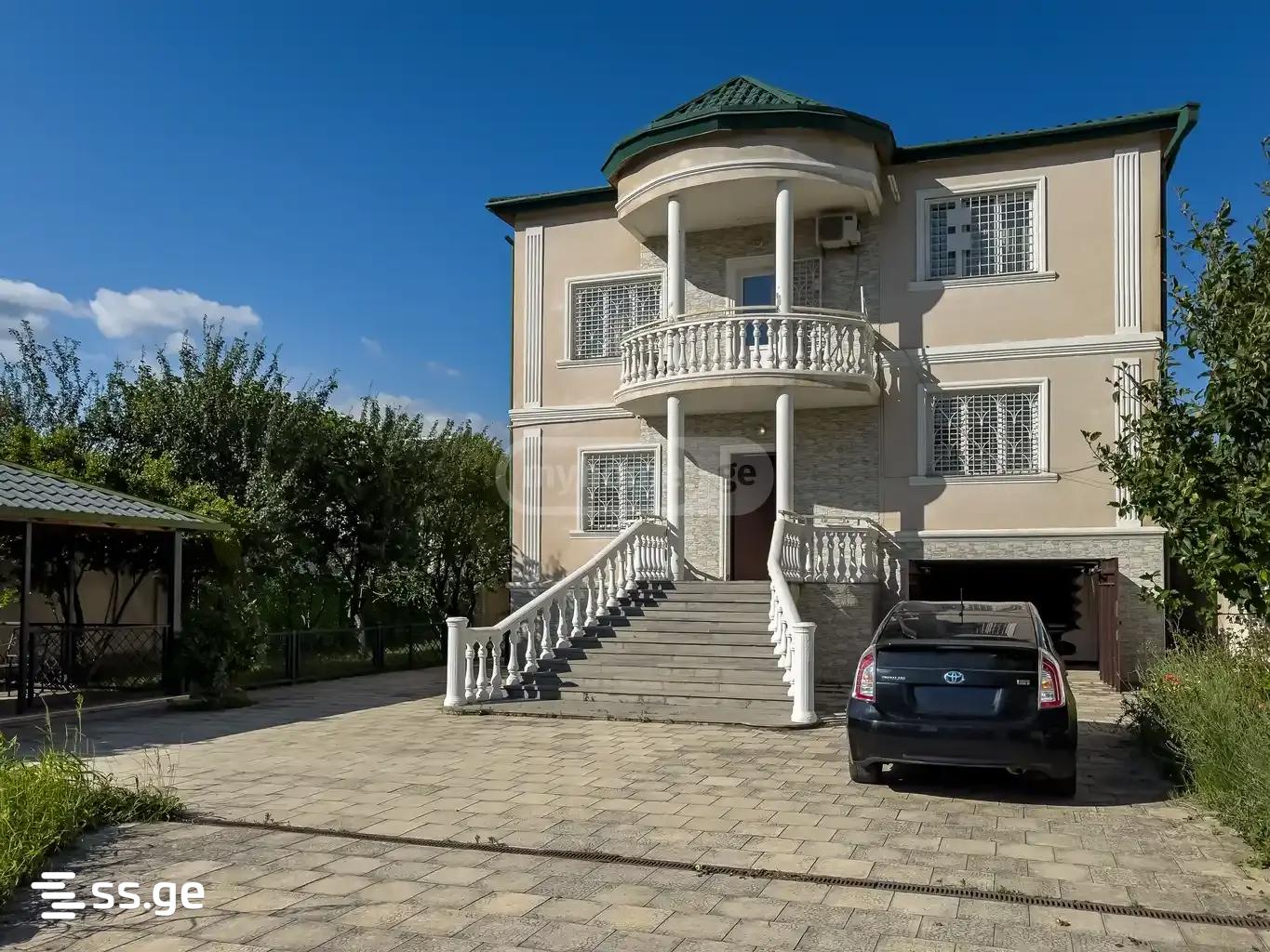 8 Room Private House For Sale view 15