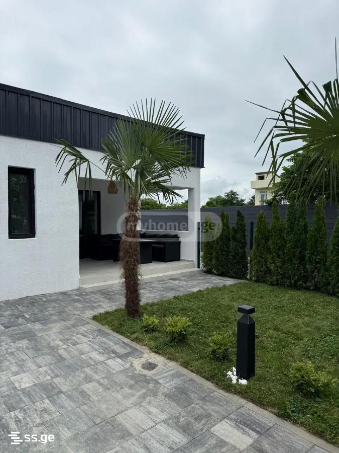 6 Room Private House For Sale view 2