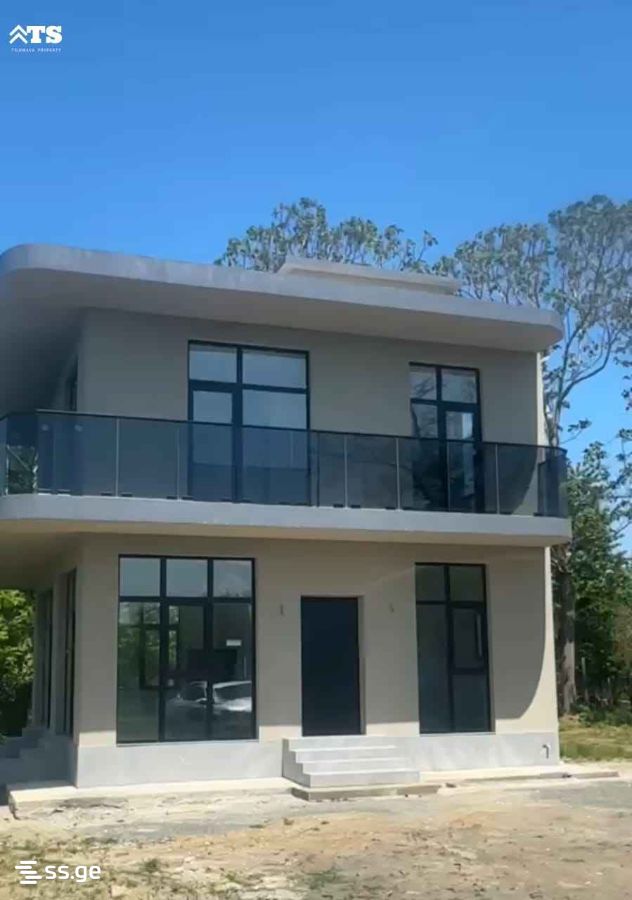 6 Room Private House For Sale view 2