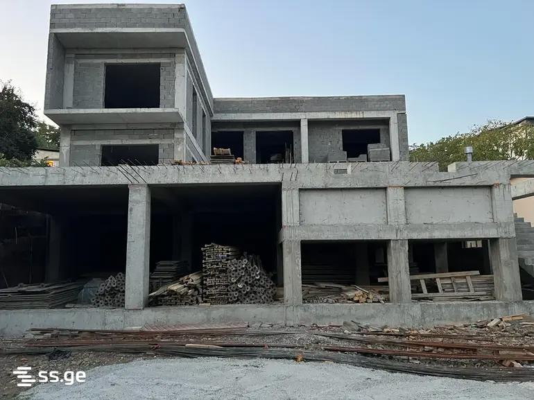 8 Room Private House For Sale view 2
