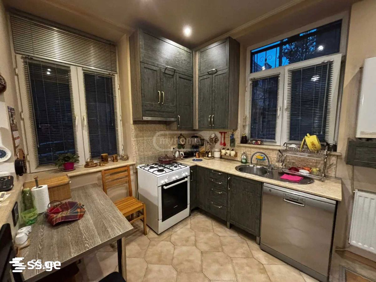 5 Room Private House For Sale view 4