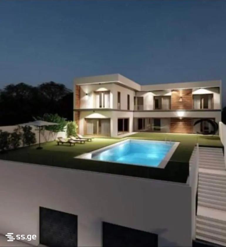 8 Room Private House For Sale view 1