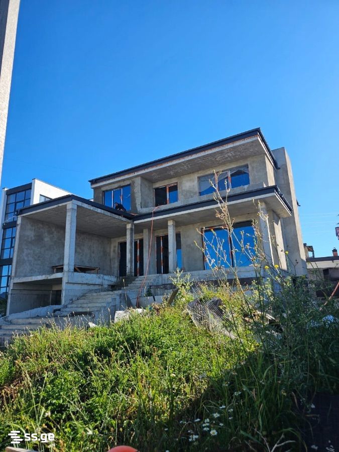 7 Room Private House For Sale view 2