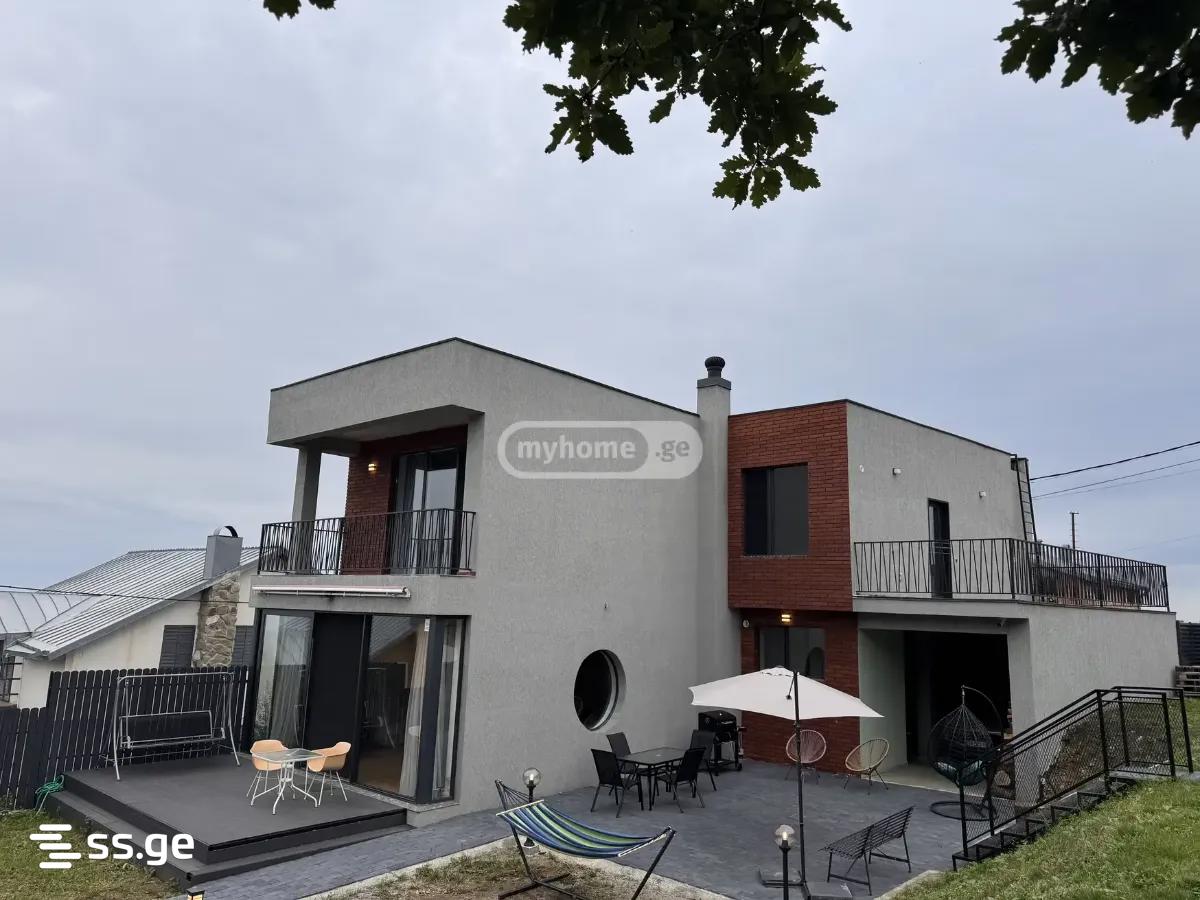 7 Room Private House For Sale view 2