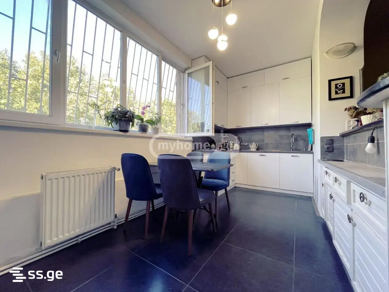 5 Room Flat For Sale view 2