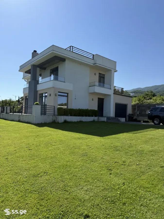 6 Room Private House For Sale view 2