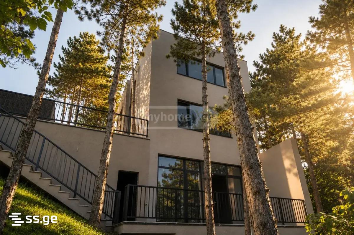 10 Room Private House For Sale view 1