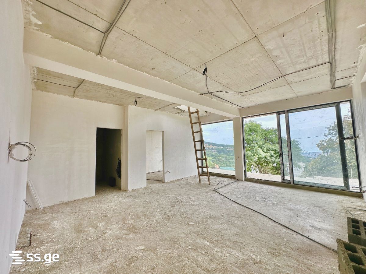 6 Room Private House For Sale view 3