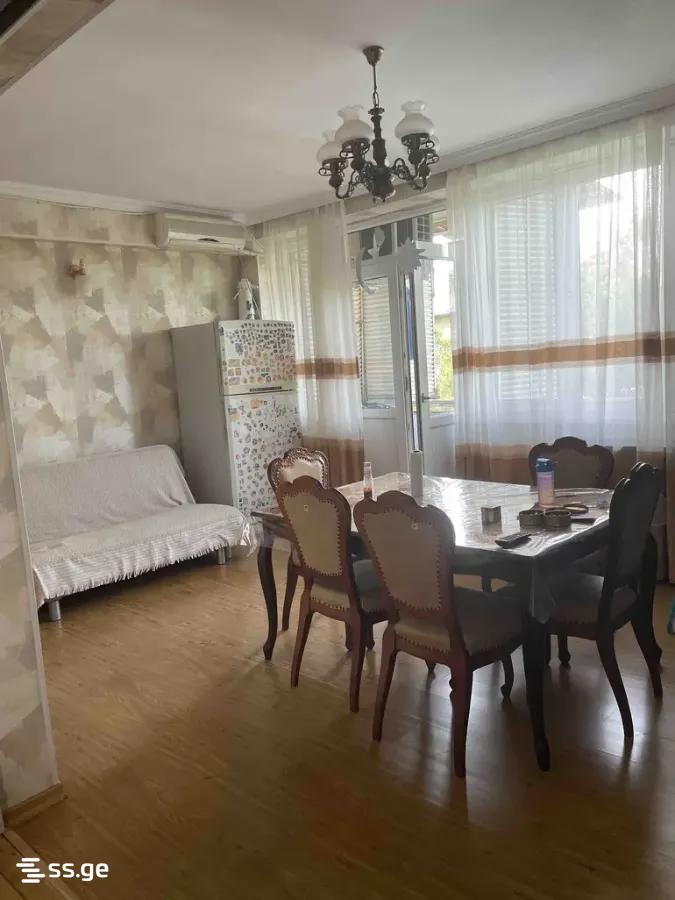 Продажа 4-комната Квартира view 1