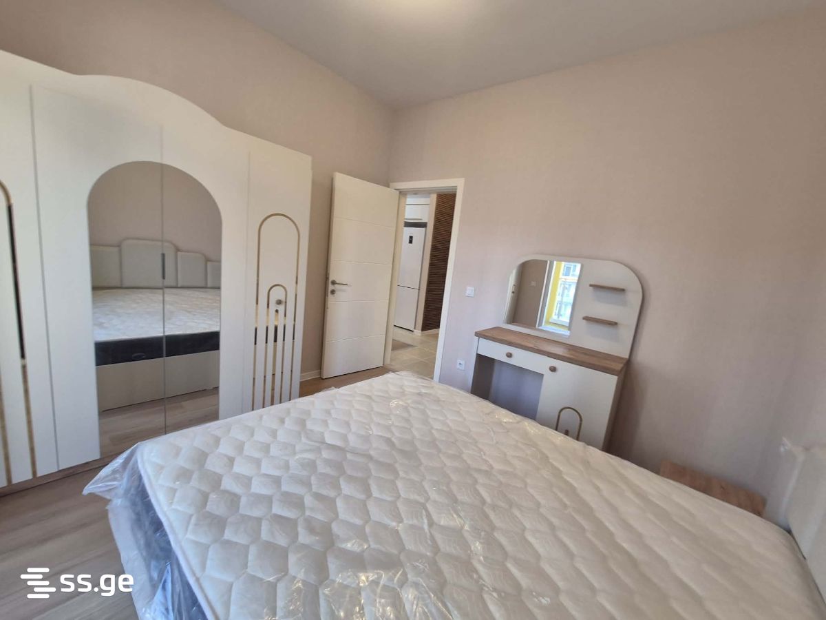 Продажа 2-комната Квартира view 1