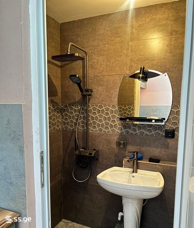 2 Room Private House For Rent. Chugureti view 7
