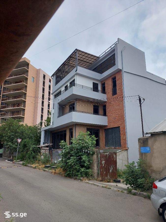 28 Room Private House For Rent. Vake view 1