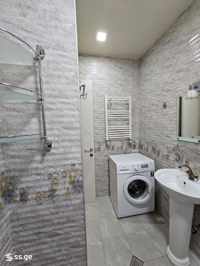 2 Room Flat Daily Rent. Digomi view 5