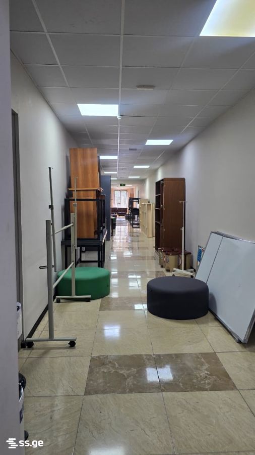 Store-Industrial Property For Rent. Didube view 3