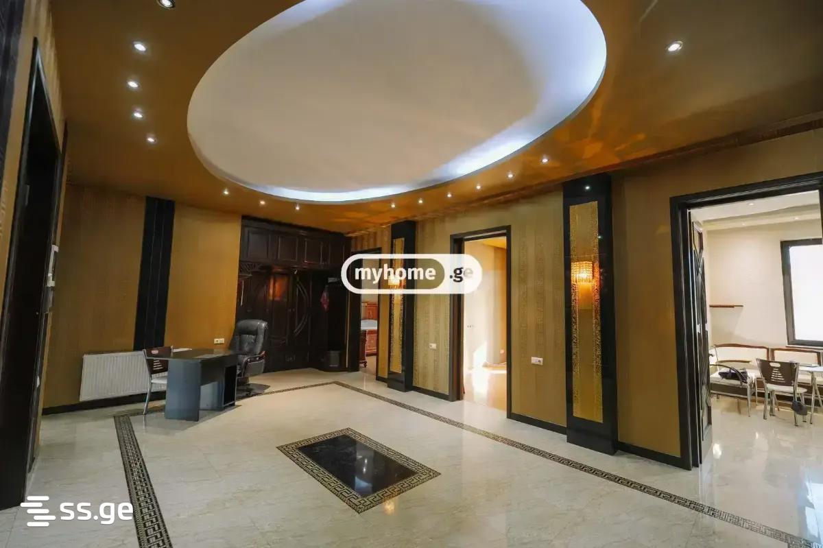 16 Room Hotel For Rent. Vedzisi view 1