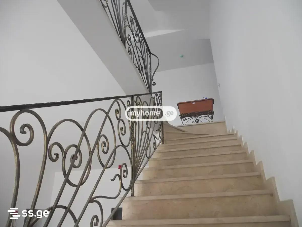 12 Room Hotel For Rent. Digomi view 3