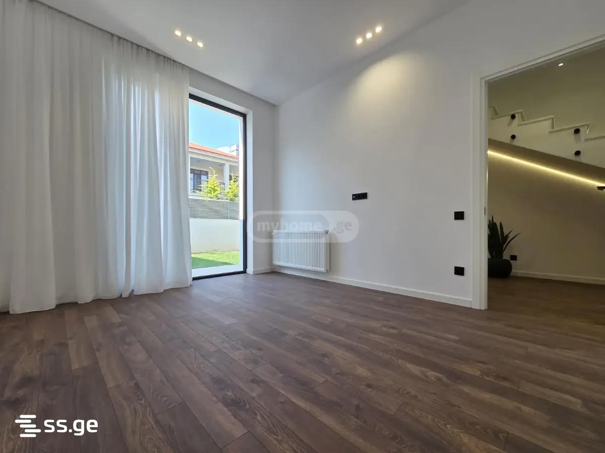 7 Room Private House For Sale view 5