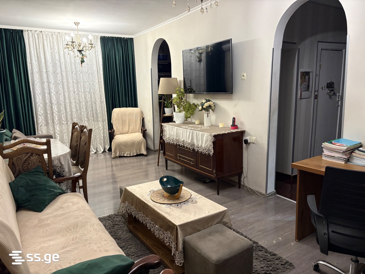 3 Room Flat For Sale view 1
