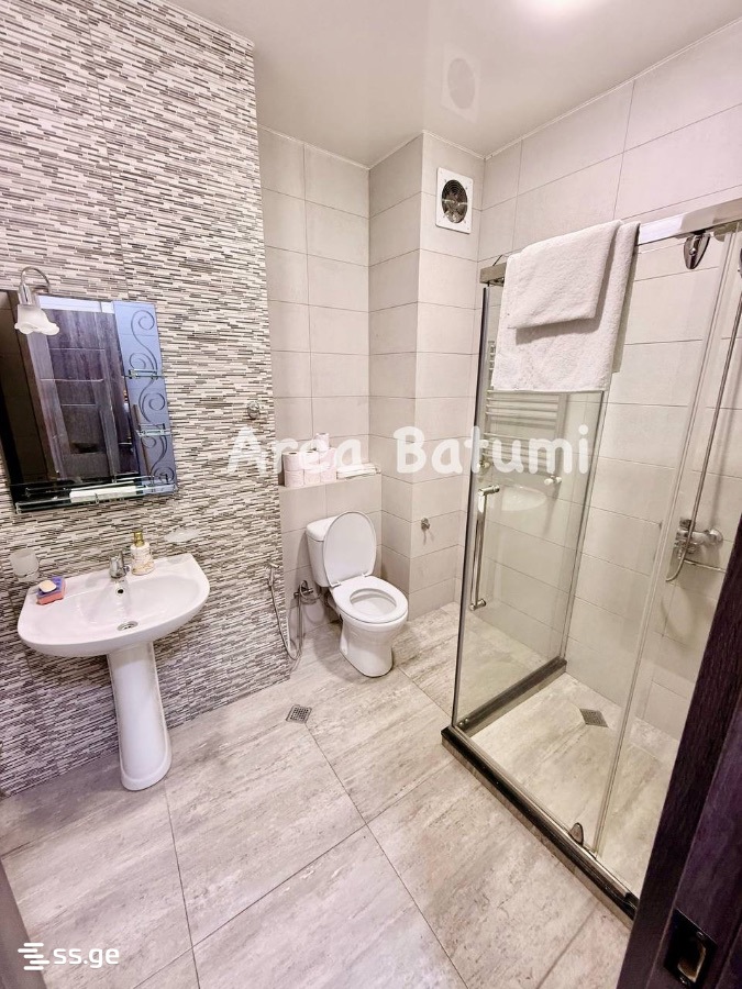 2 room Flat For Rent. Batumi - Aanzicht 5