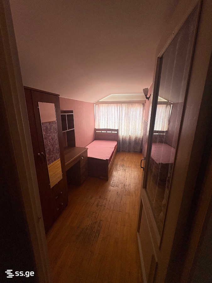 5 room Flat For Rent. Isani – pohled 6