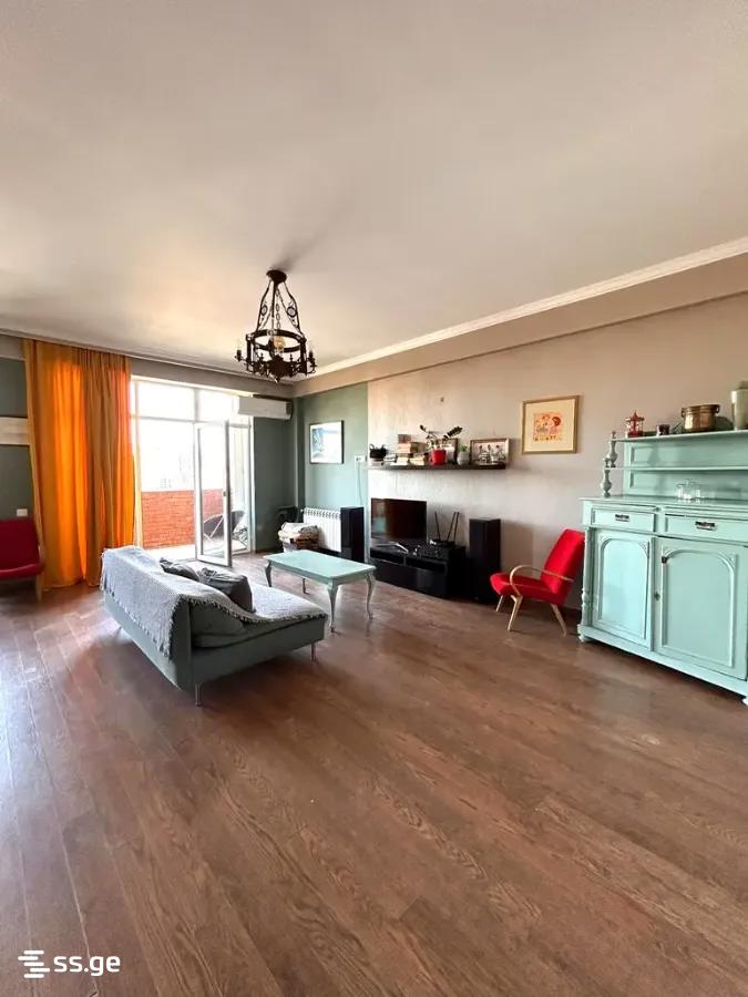 3 room Flat For Sale. Isani – pohled 2